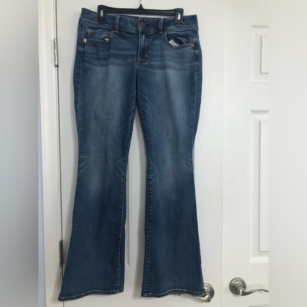 American Eagle Outfitters Women's Medium Wash Boot Cut Jeans